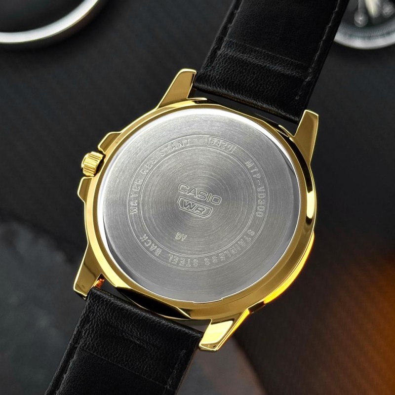 Чоловічий годинник Casio MTP-VD300GL-1E — класична модель з японським механізмом та шкіряним ремінцем