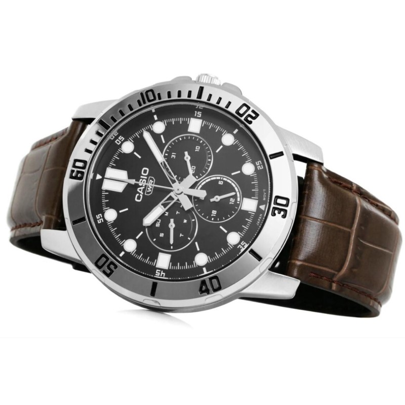Чоловічий годинник Casio MTP-VD300L-1E з багатофункціональним циферблатом та шкіряним ремінцем