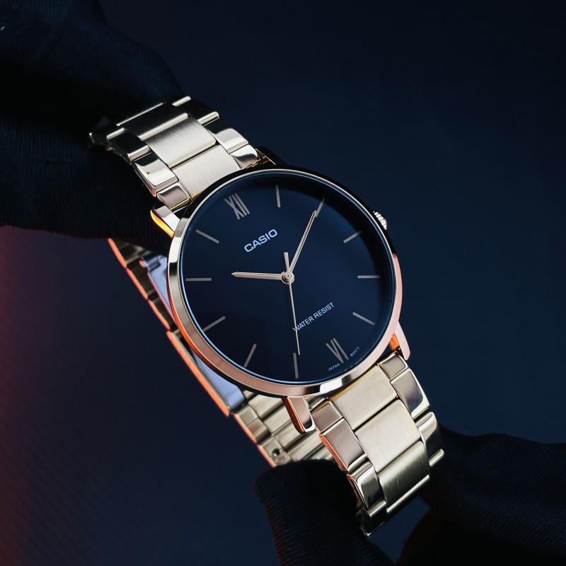 Чоловічий годинник Casio MTP-VT01G-1B Classic з золотистим браслетом та чорним циферблатом