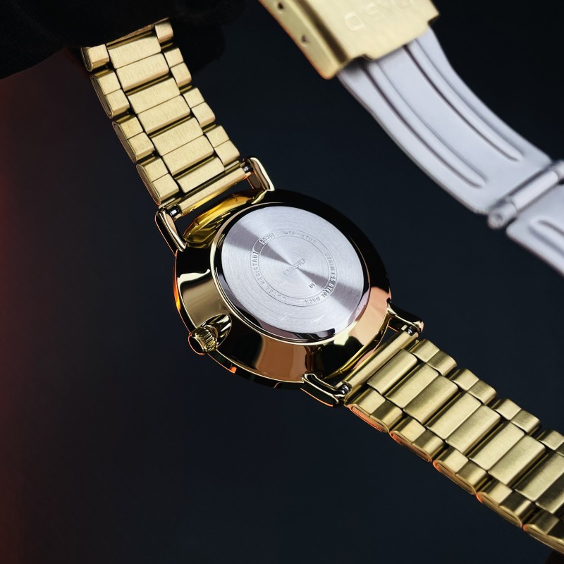 Чоловічий годинник Casio MTP-VT01G-1B Classic з золотистим браслетом та чорним циферблатом