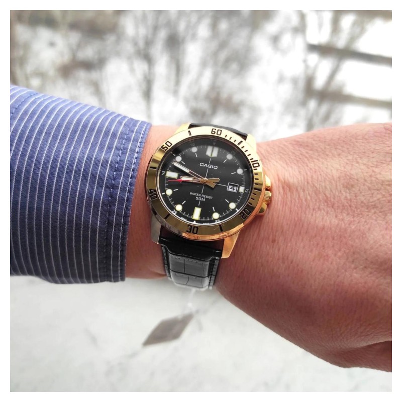 Чоловічий годинник Casio MTP-VD01GL-1E — Класичний стиль, золотистий корпус та шкіряний ремінець