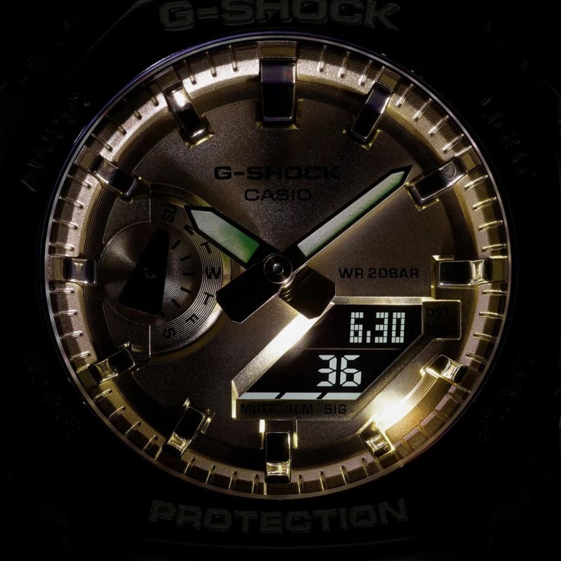 Мужские часы Casio G-SHOCK GA-2100GB-1A с водозащитой 20 ATM и золотистым циферблатом