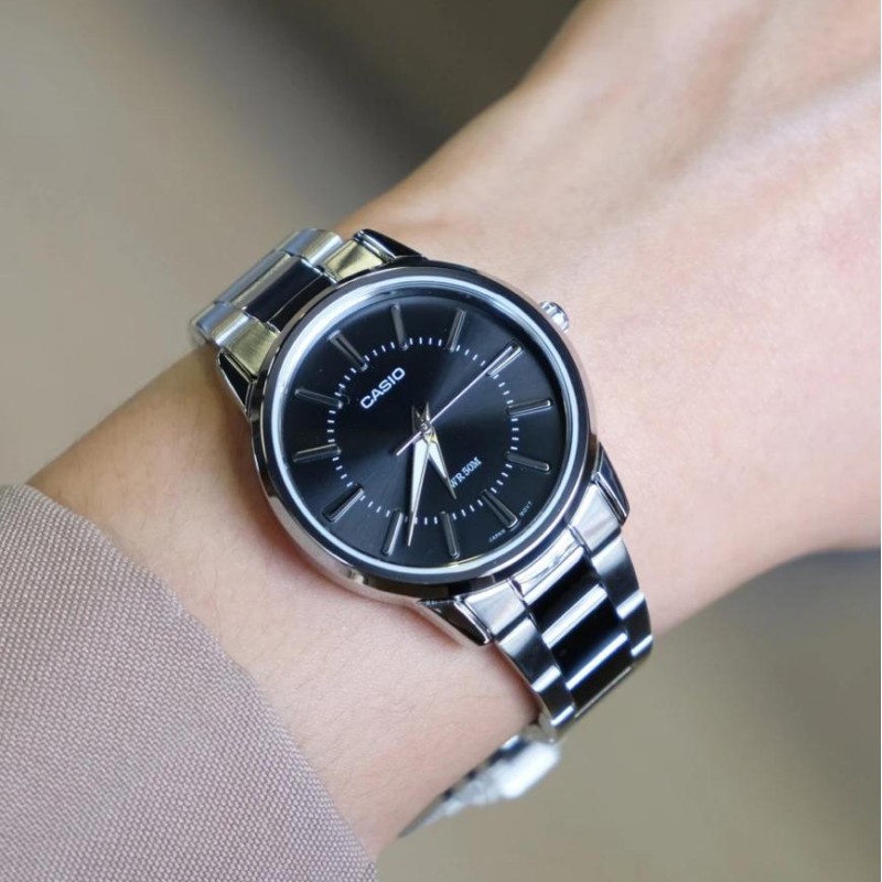 Жіночий годинник Casio LTP-1303D-1AV Classic з мінеральним склом та сталевим браслетом