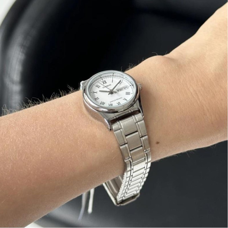 Жіночий годинник Casio LTP-V006D-7B — Класична модель зі сталевим браслетом та календарем