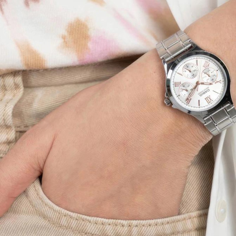 Жіночий годинник Casio LTP-V300D-7A2 з багатофункціональним циферблатом та сталевим браслетом