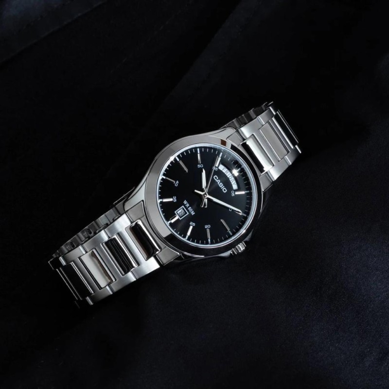 Чоловічий годинник Casio MTP-1370D-1A1 — Класичний сталевий браслет, мінеральне скло, 5 ATM