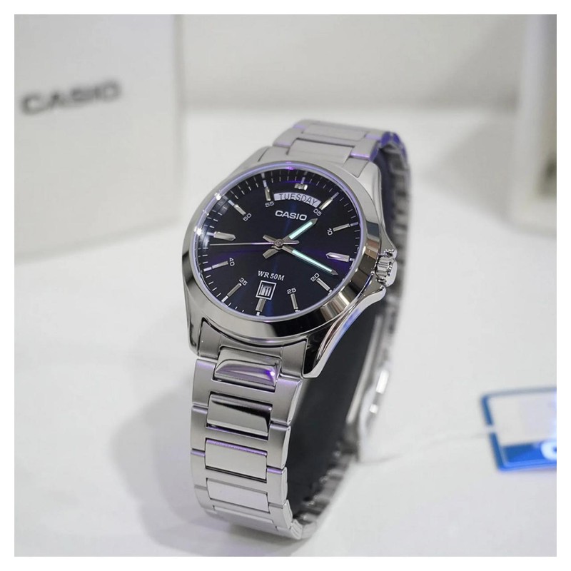 Чоловічий годинник Casio MTP-1370D-2A2 Classic з синім циферблатом та сталевим браслетом