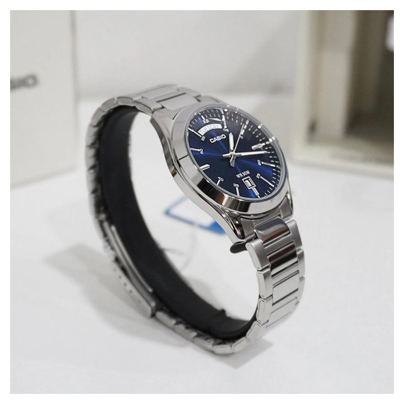 Чоловічий годинник Casio MTP-1370D-2A2 Classic з синім циферблатом та сталевим браслетом