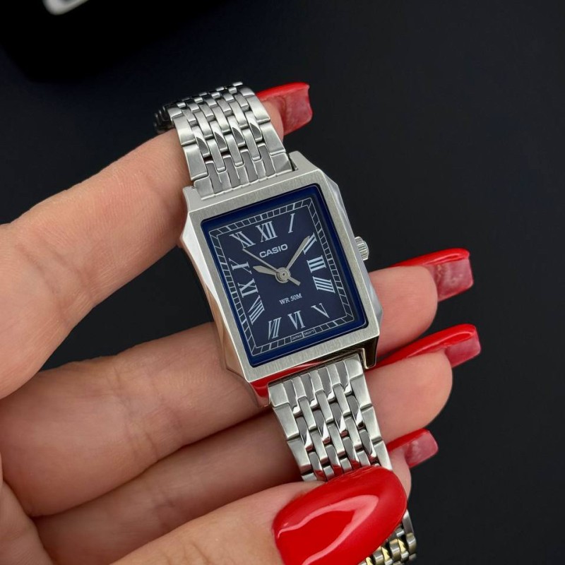 Жіночий годинник Casio LTP-B190D-2B з синім циферблатом та сталевим браслетом