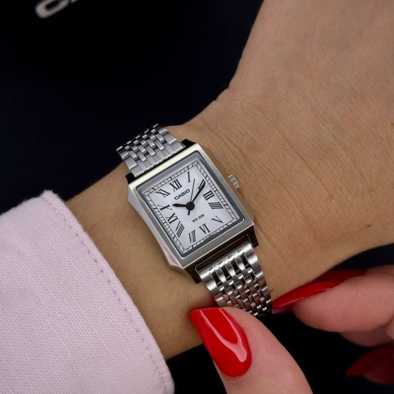 Жіночий годинник Casio LTP-B190D-7B у класичному стилі з прямокутним корпусом та сталевим браслетом
