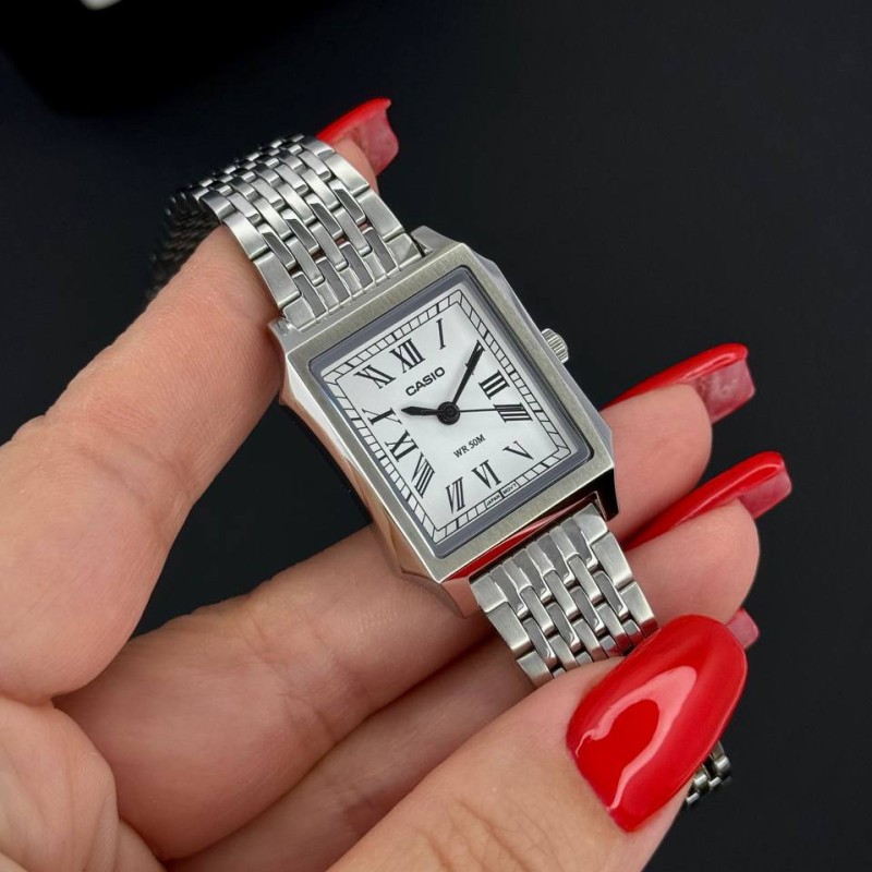 Жіночий годинник Casio LTP-B190D-7B у класичному стилі з прямокутним корпусом та сталевим браслетом