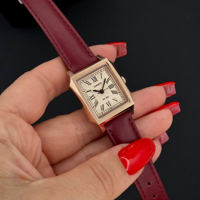 Жіночий годинник Casio LTP-B190RGL-4B – Класична модель у корпусі кольору рожеве золото з червоним шкіряним ремінцем