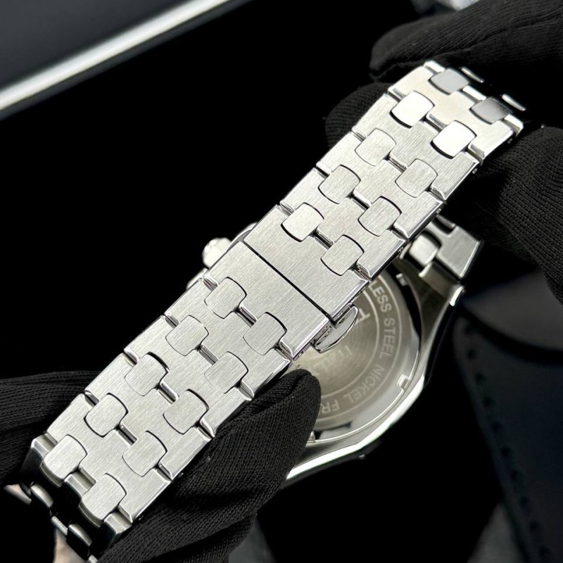 Чоловічий наручний годинник Guardo S03009-1 Silver-Black — класична модель з нержавіючої сталі